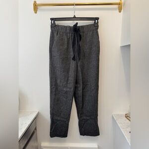 Gray Elastic Waistband trousers and Relaxed Fit